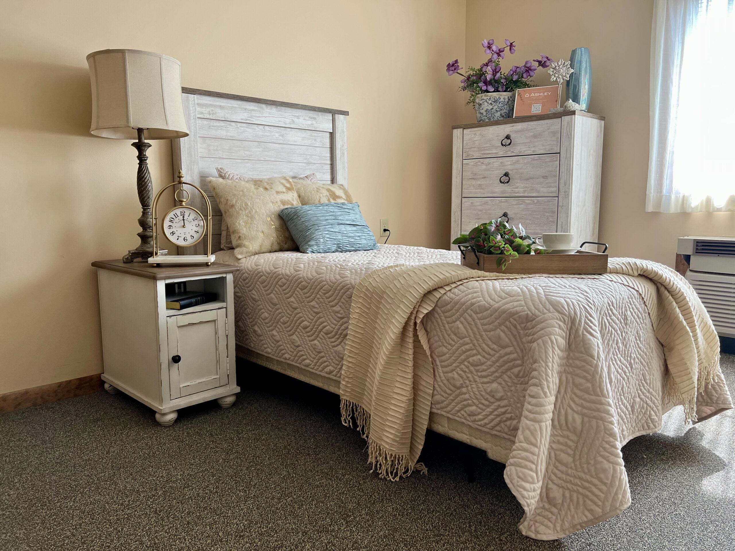 An assisted living room at Kingston Residence of Marion